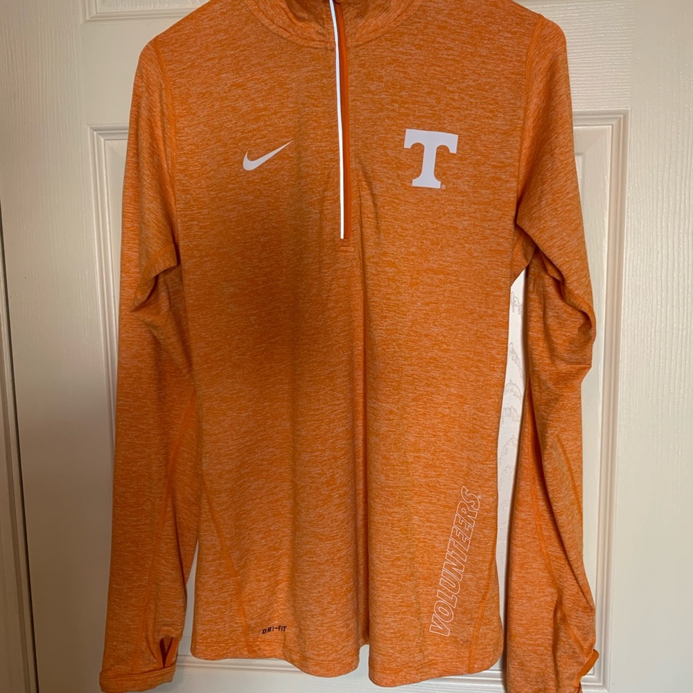 Pullover with a zipper